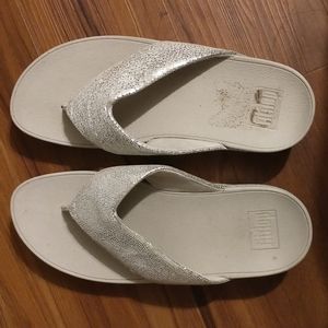 EUC women's size 8 silver fitflops